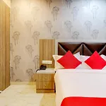 OYO 49759 Hotel Qubic