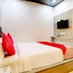 OYO 49759 Hotel Qubic