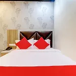 OYO 49759 Hotel Qubic