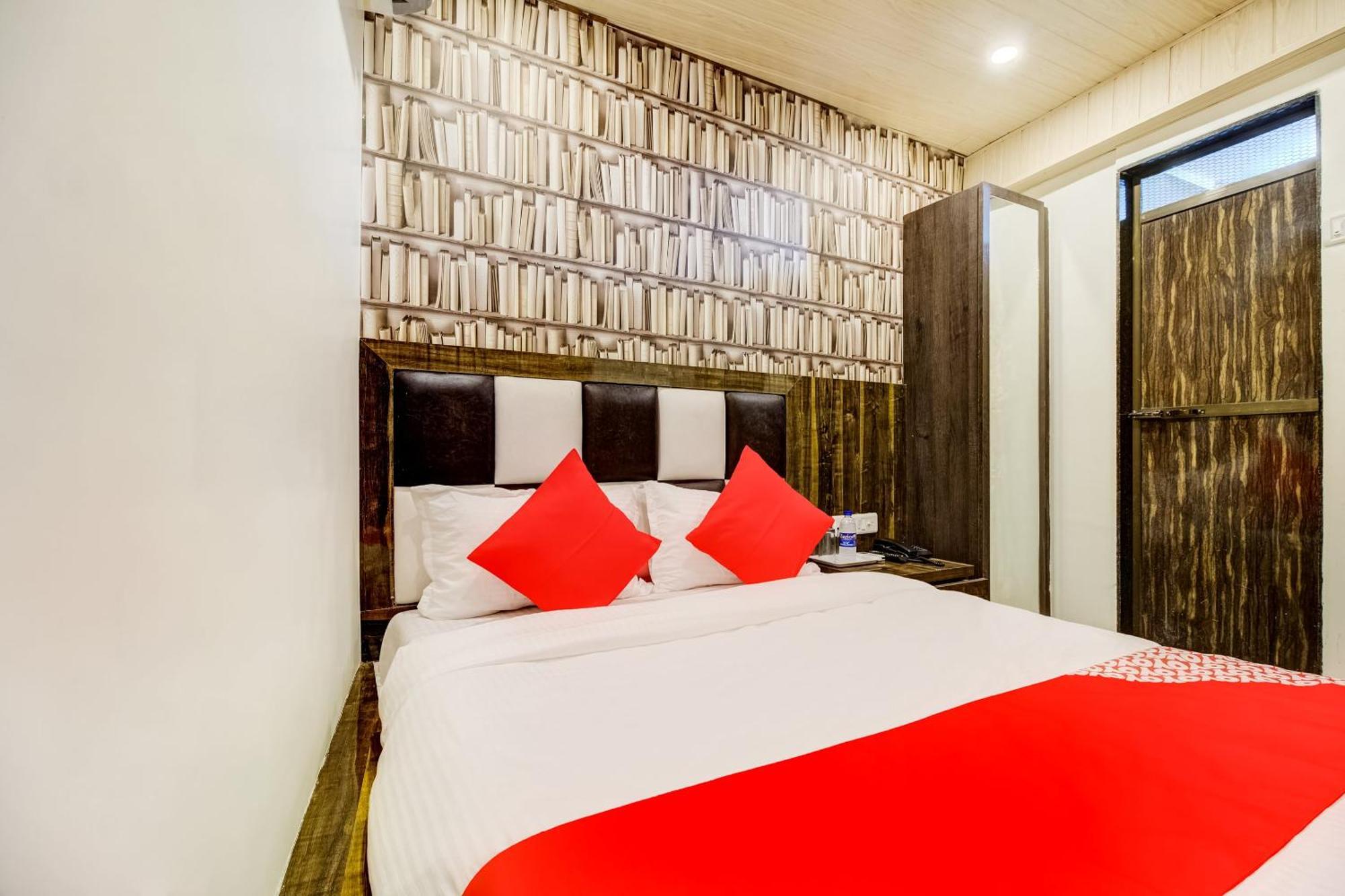 Oyo Flagship Qubic Hotel Bombay