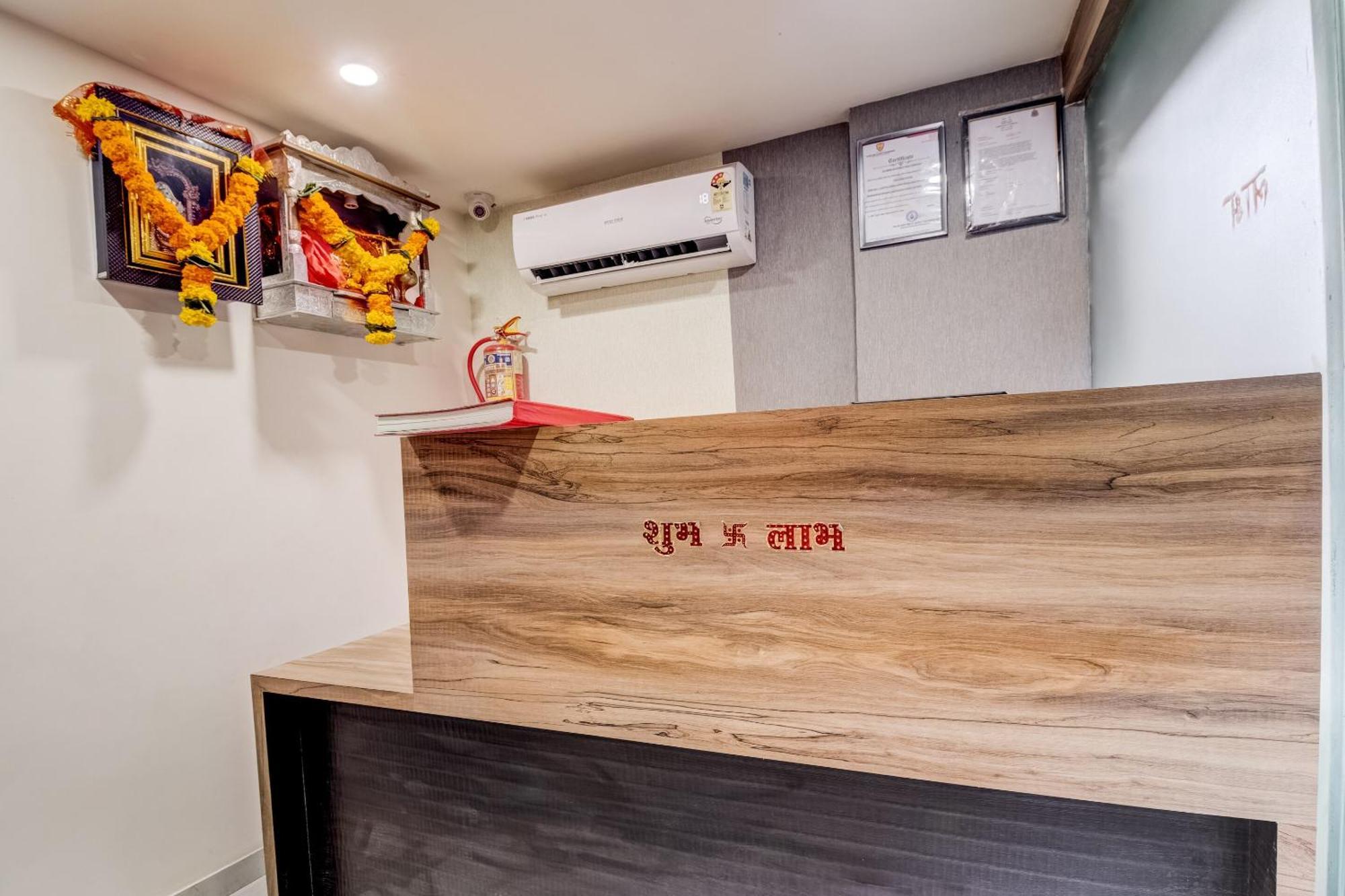 Oyo Flagship Qubic Hotel Bombay